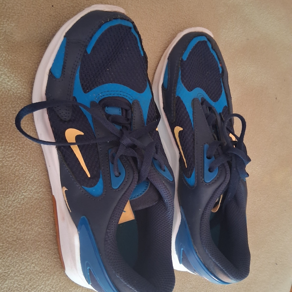 Nike Kids Navy and Gold Sneakers
